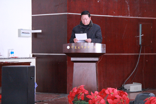 系党总支书记宣读表彰名单.JPG