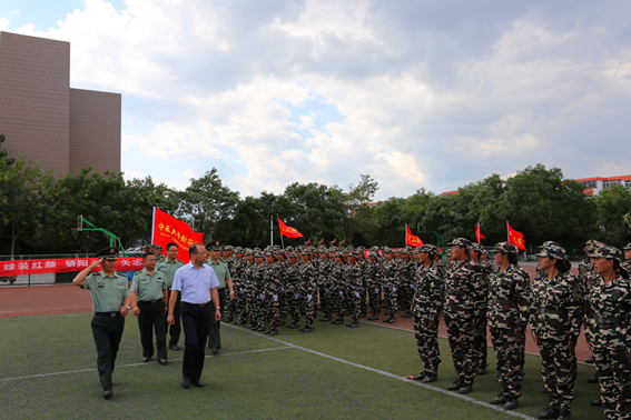 1.郭院长阅兵_副本.jpg