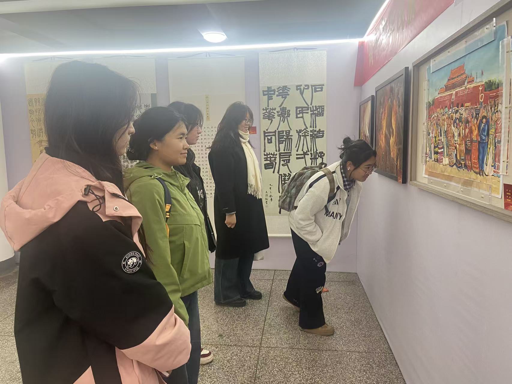 图4 学生参展.jpg 图4 学生参展.jpg