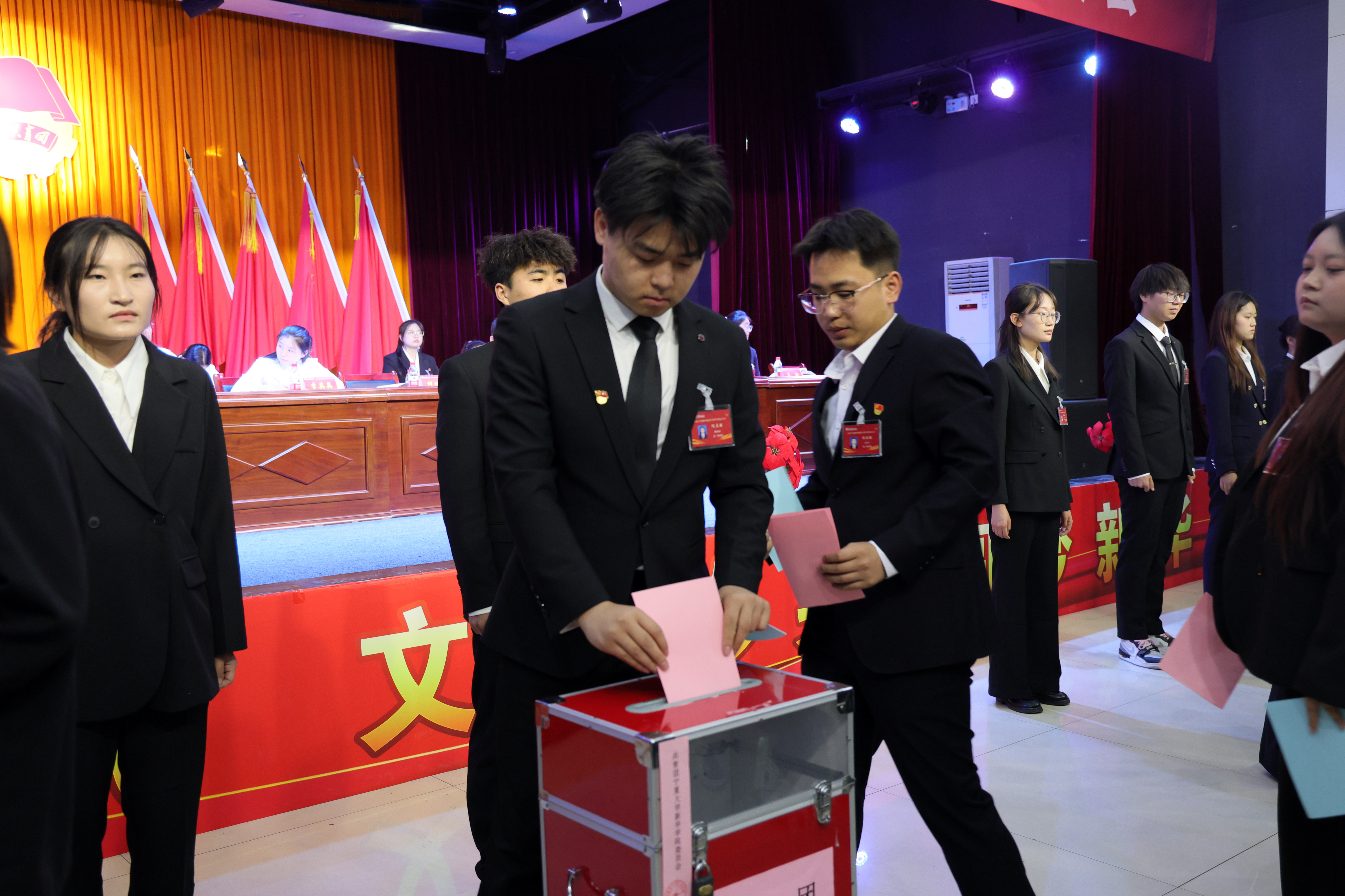图片七.jpg 图片七.jpg